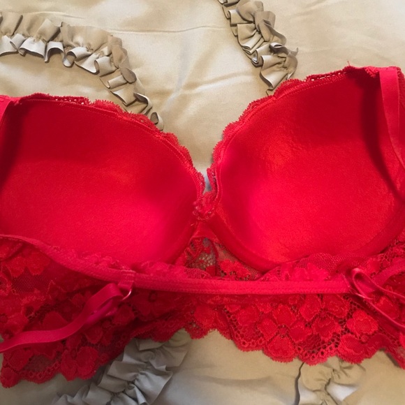 Red bra - Picture 3 of 4